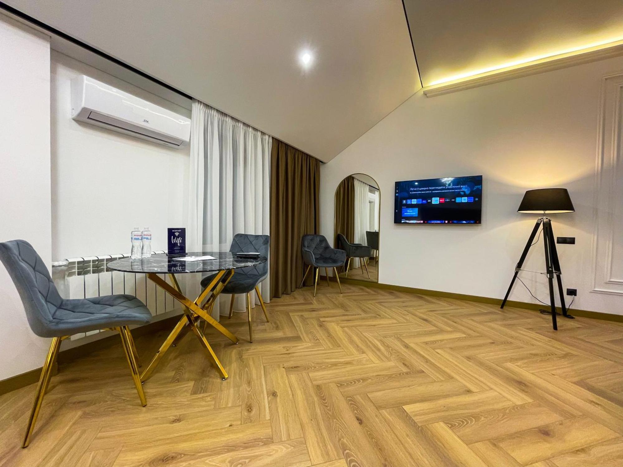 Myfreedom Lux Апартаменти Центр Вул Євгена Чикаленка 33 М Хрещатик キエフ エクステリア 写真